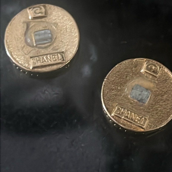 Auth. CHANEL Goldtone Buttons (Earrings) - Picture 3 of 9